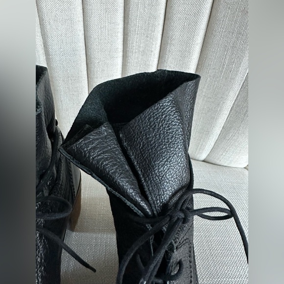 Steve Madden “Gretchun” Black Leather Heeled Boots - Size 8 - Picture 8 of 10